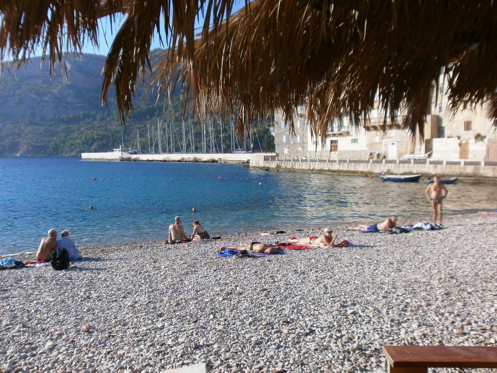 Apartments Villa Anka Komiža Oda fotoğraf